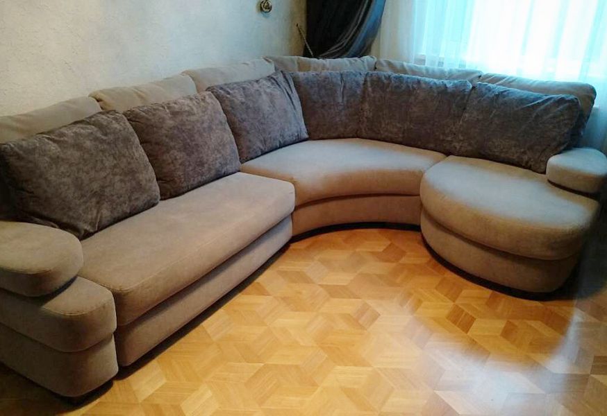 угловой диван с закругленной оттоманкой в Армавире