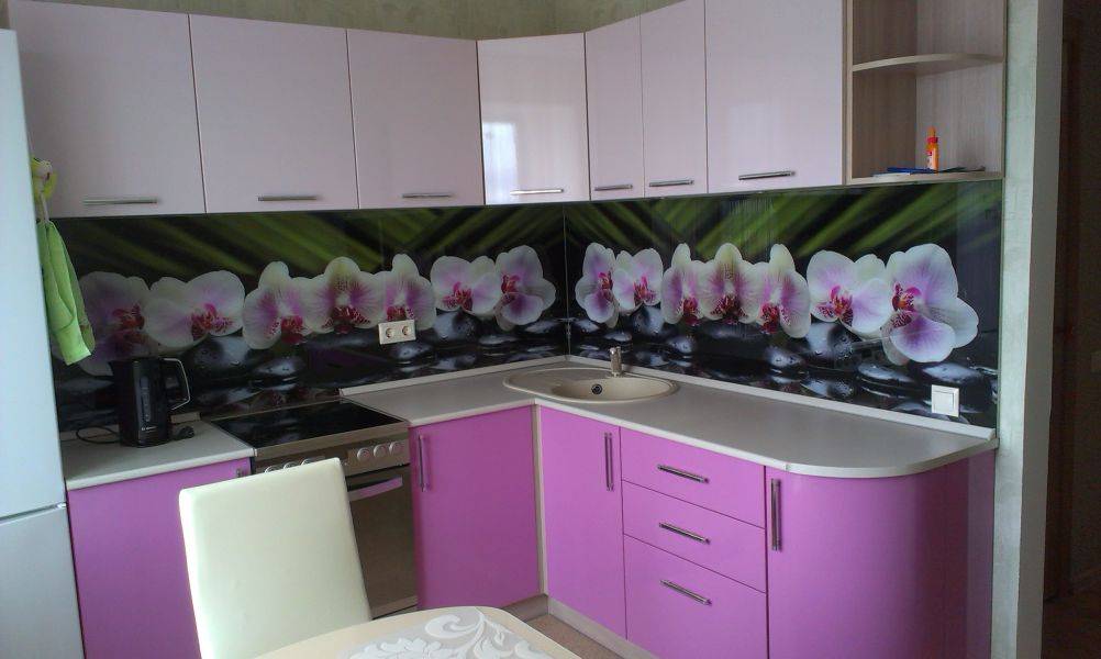 угловая фиалковая кухня в Армавире