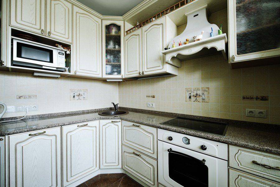 угловая кухня с патиной в Армавире