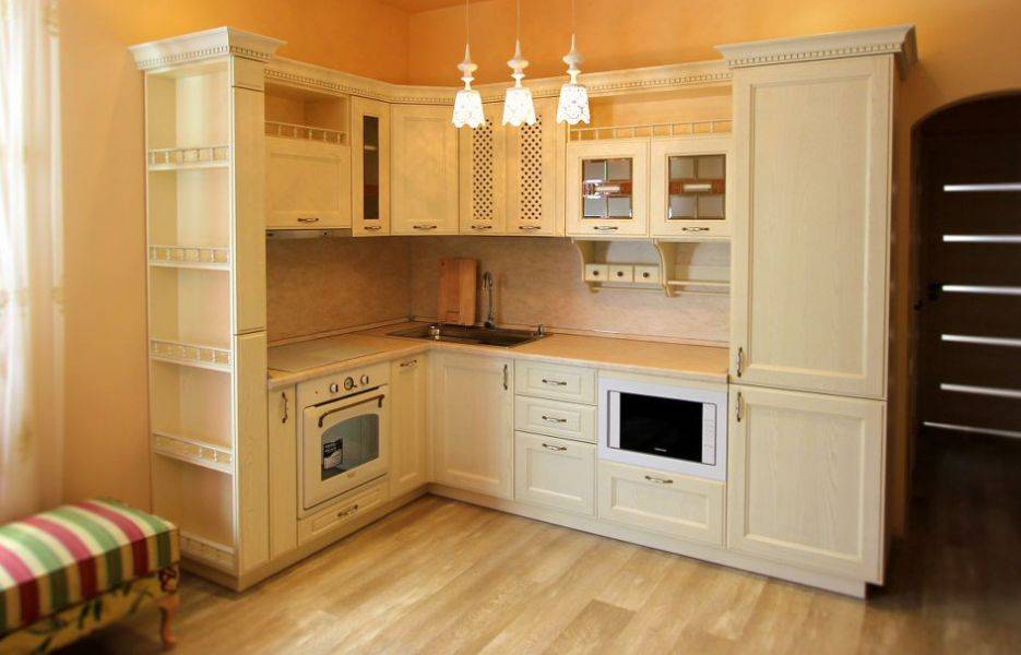 угловая кухня из массива дерева в Армавире