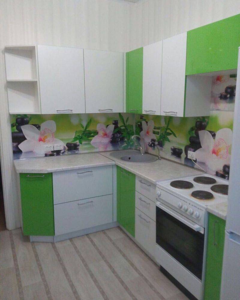 небольшая угловая кухня в Армавире