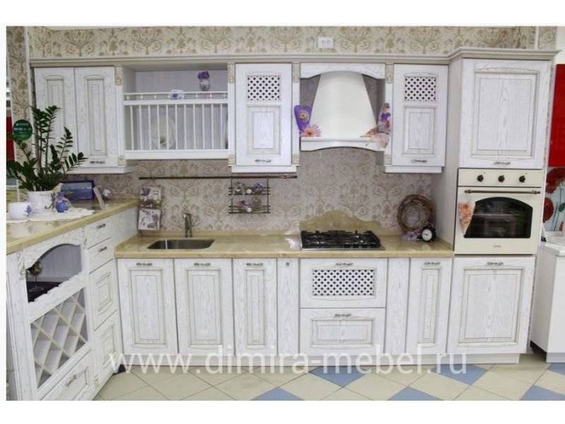 кухонный гарнитур с фасадами из массива дуба с патиной в Армавире