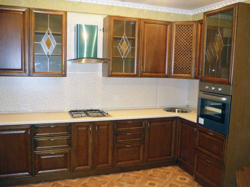 угловая классическая кухня в Армавире