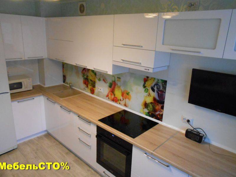 кухонный гарнитур с фартуком из стекла с фотопечатью в Армавире