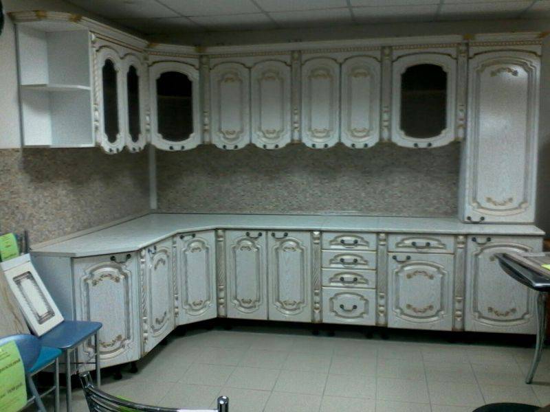 угловая кухня в классическом стиле в Армавире