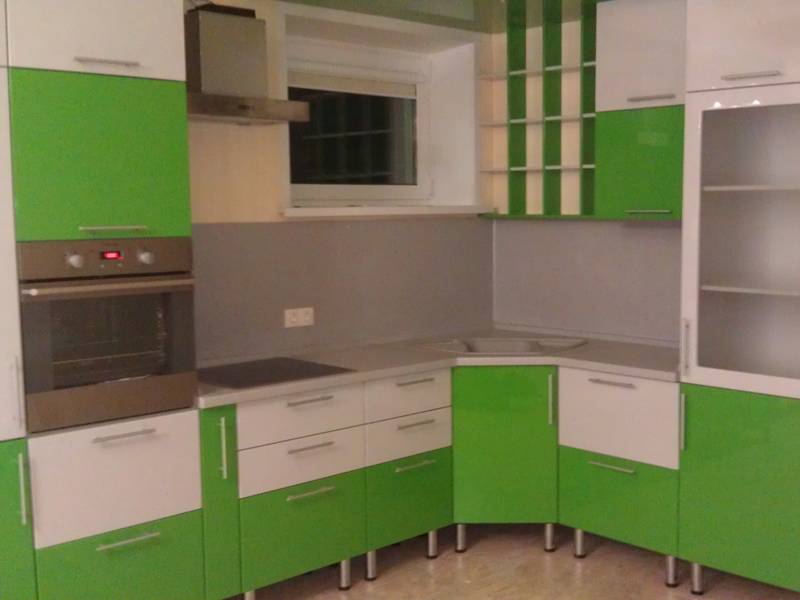 угловая зеленая кухня в Армавире