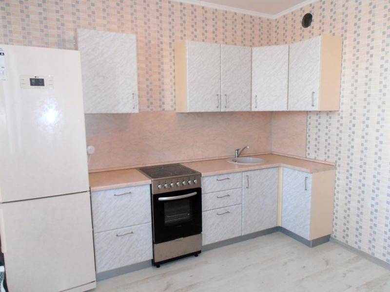 простая угловая кухня в Армавире