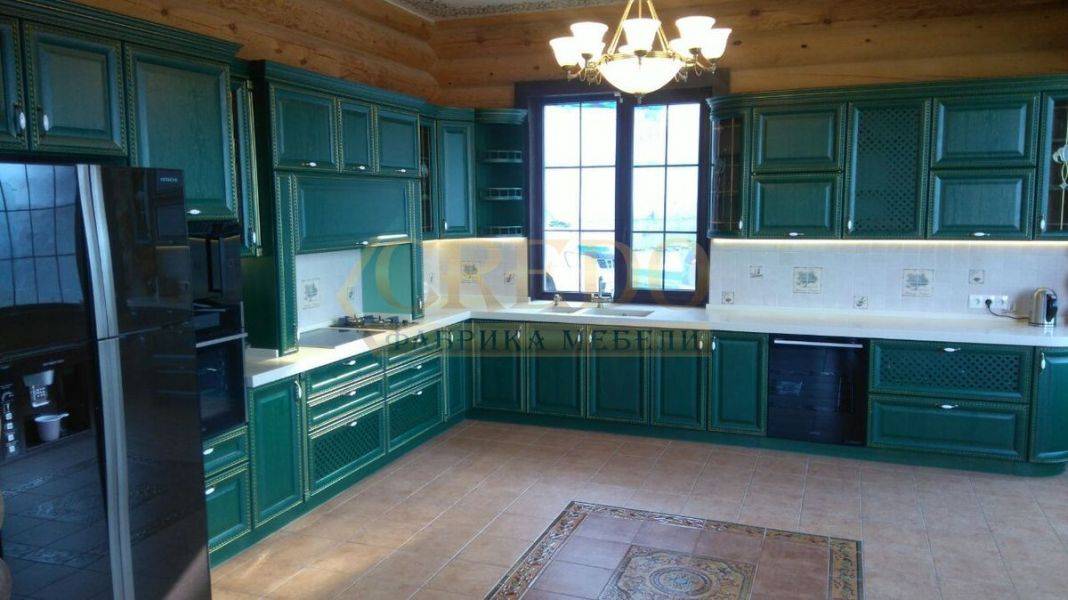 большая узумрудная кухня в Армавире