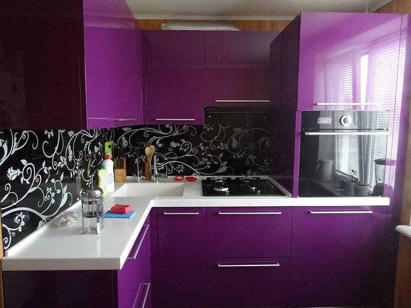 фиолетовая угловая кухня фасады эмаль в Армавире