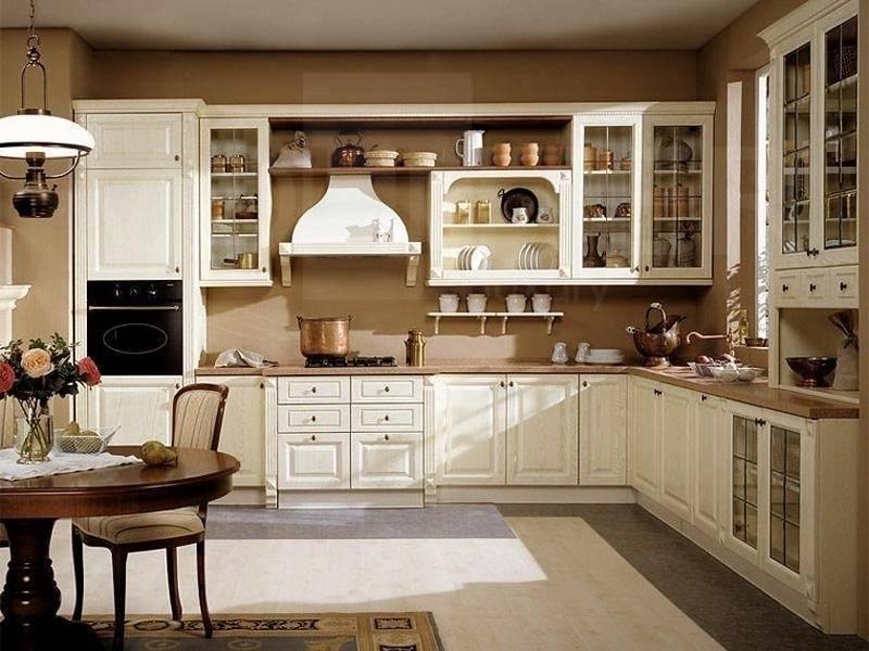 светлая кухня из массива в Армавире