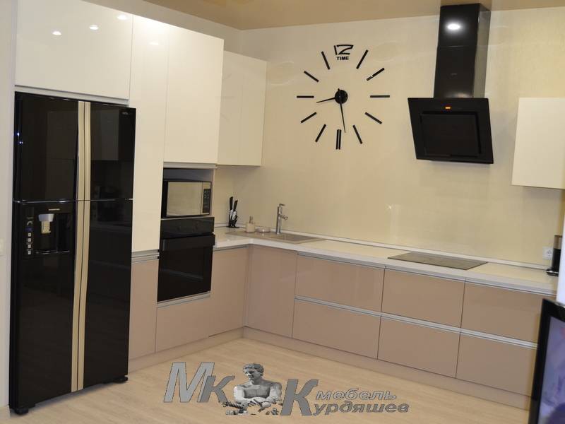 угловая современная кухня в Армавире