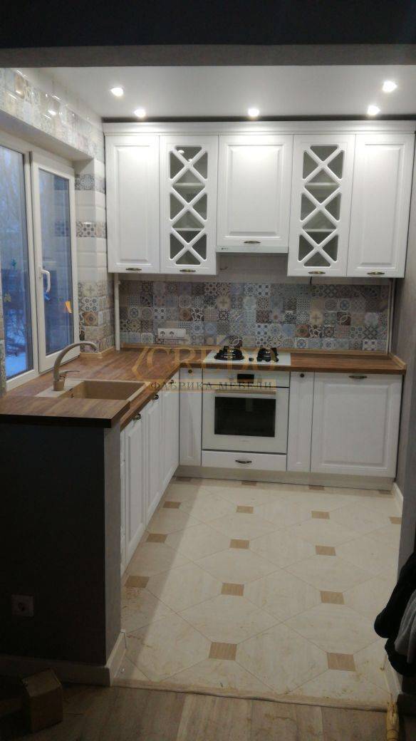 компактная белая кухня в Армавире