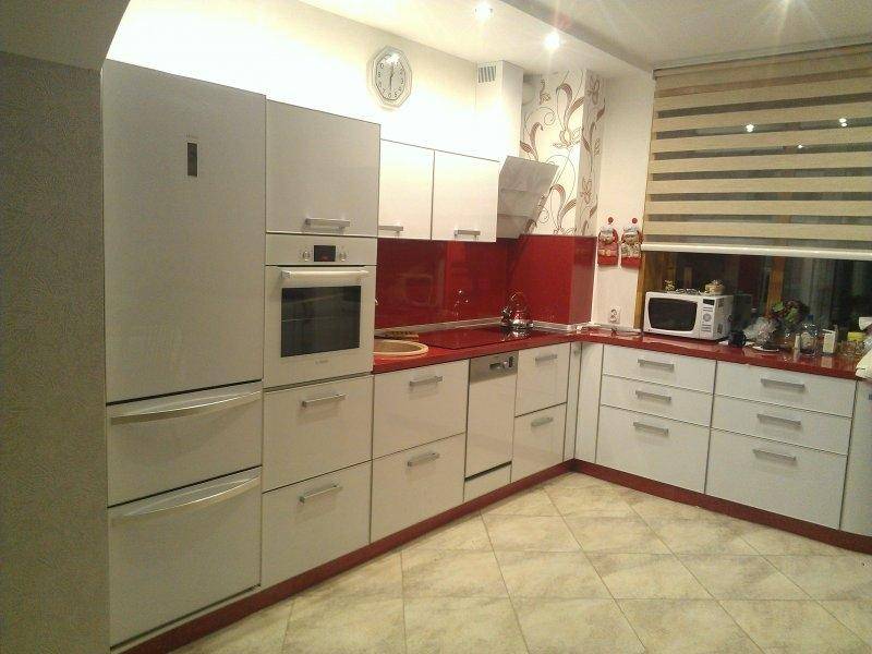 белая угловая кухня в Армавире