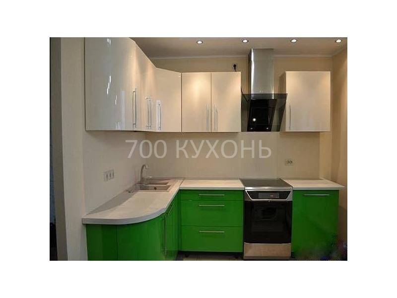 зелено-белая угловая кухня в Армавире