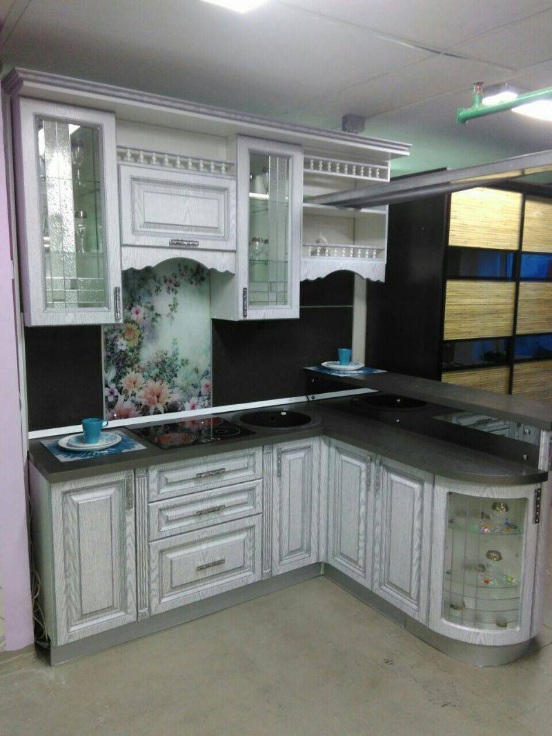 кухонный гарнитур с нанесением патины в Армавире