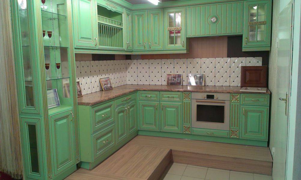 угловая кухня с патиной в Армавире