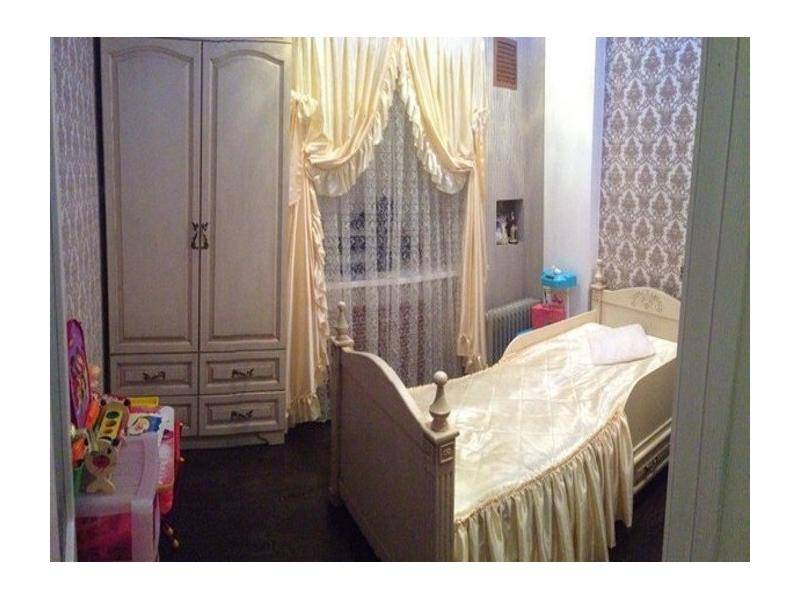 комплект мебели в детскую комнату из массива дуба в Армавире