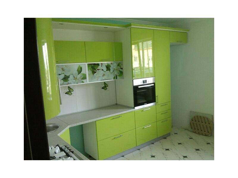 угловая зеленая кухня в Армавире