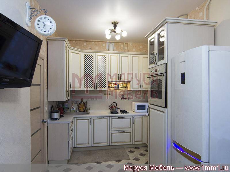 кухня угловая кантри массив в Армавире