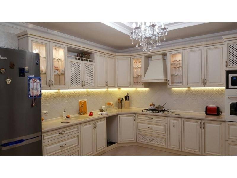 угловая классическая кухня в Армавире