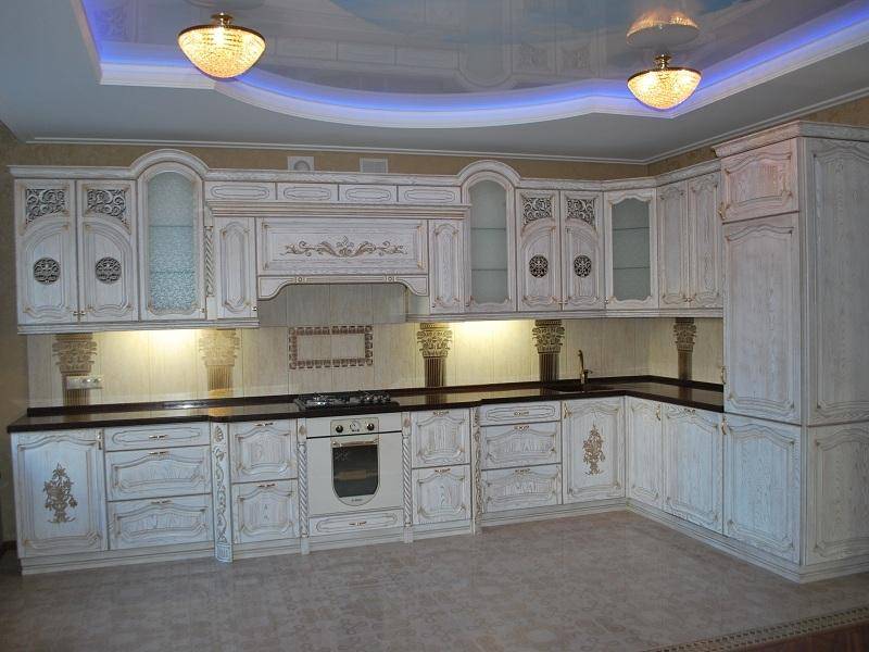 кухонный гарнитур ясень цвет белый-патина золото в Армавире