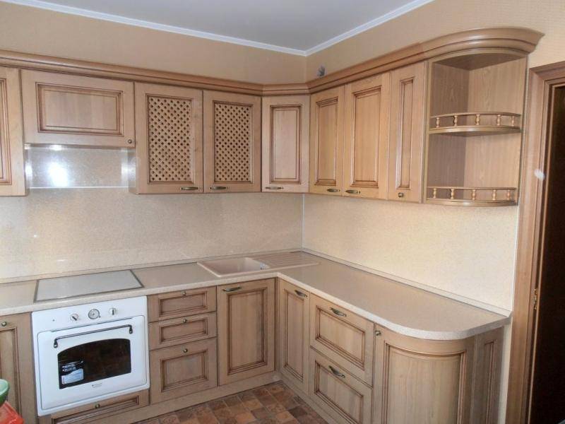 светлая классическая кухня в Армавире