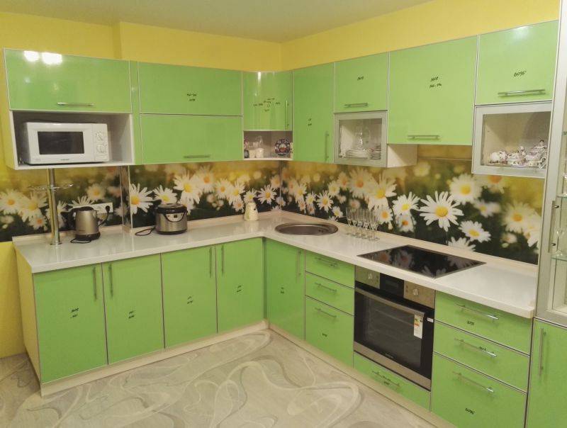 угловая кухня зеленая в Армавире