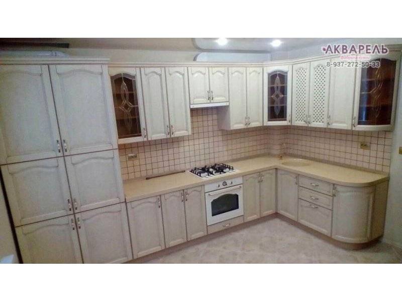 большая угловая кухня из масива в Армавире