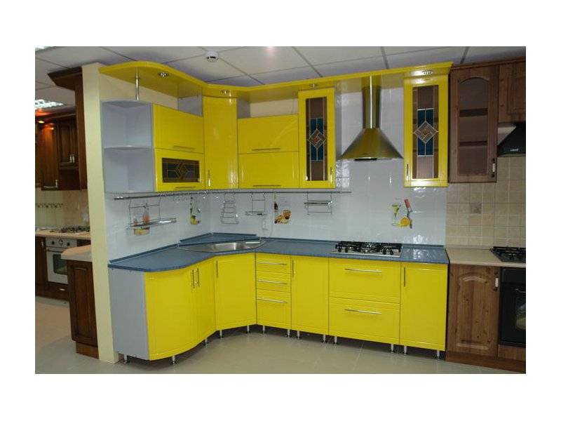 желтая угловая кухня 15 в Армавире