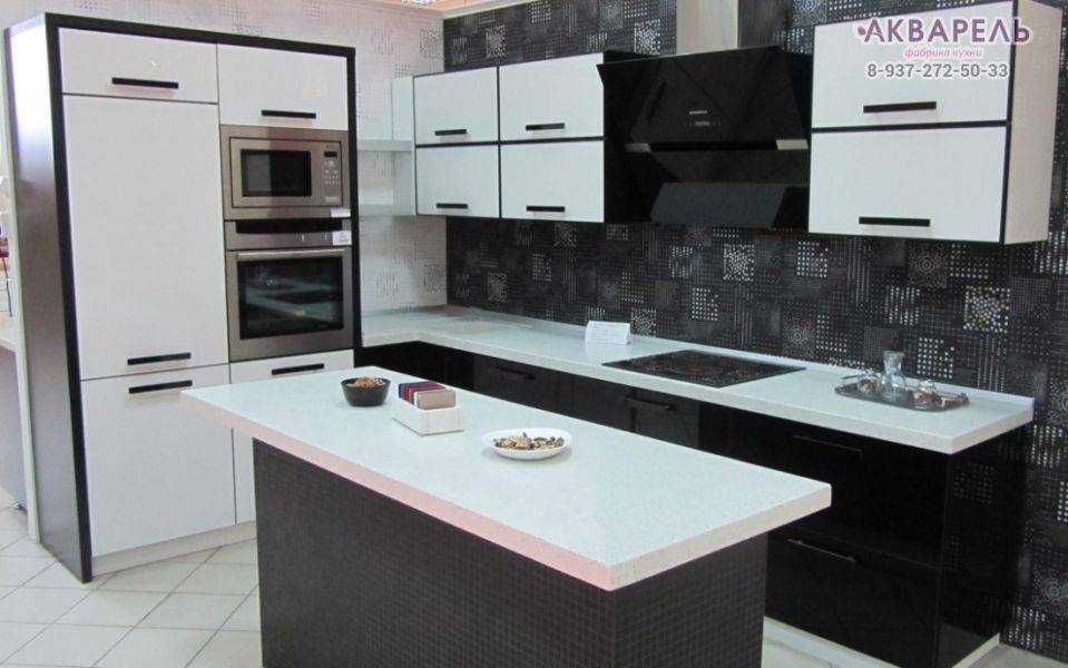 угловая кухня с островом в Армавире