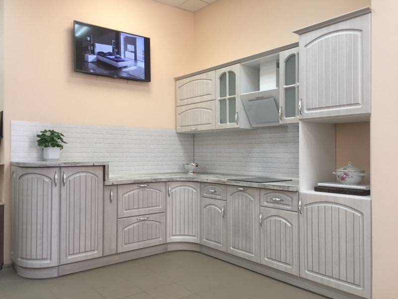 угловая светлая кухня в Армавире