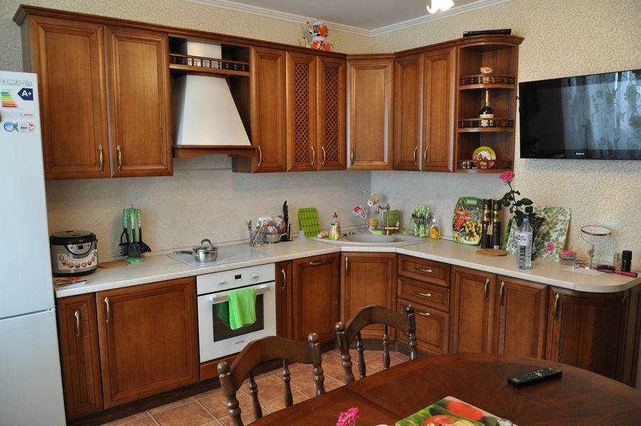 кухня с фасадом из массива ясеня т516 в Армавире