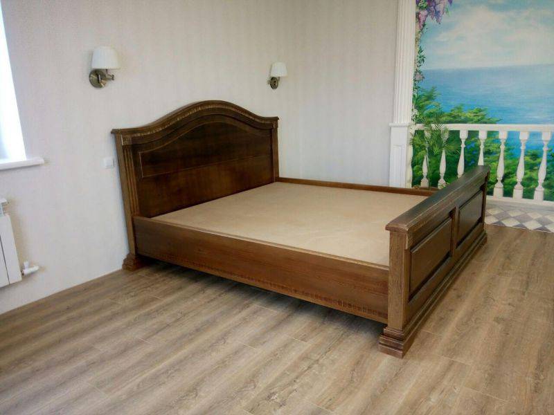 кровать двуспальная из дерева в Армавире