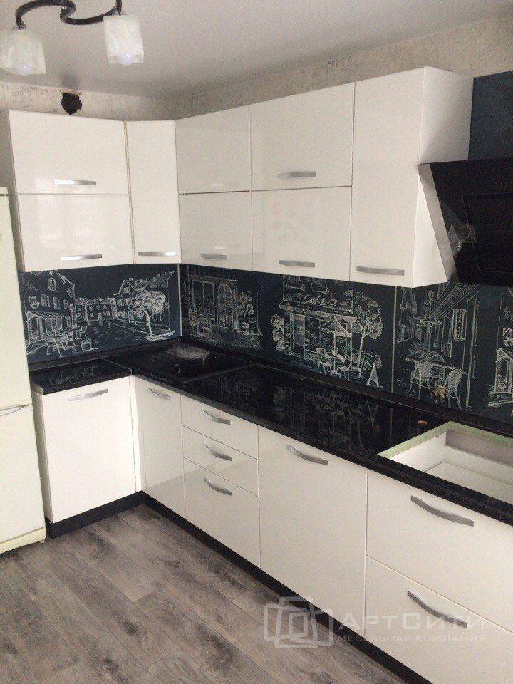 угловая глянцевая кухня в Армавире