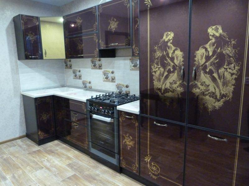 кухня угловая с рисунком из золота в Армавире
