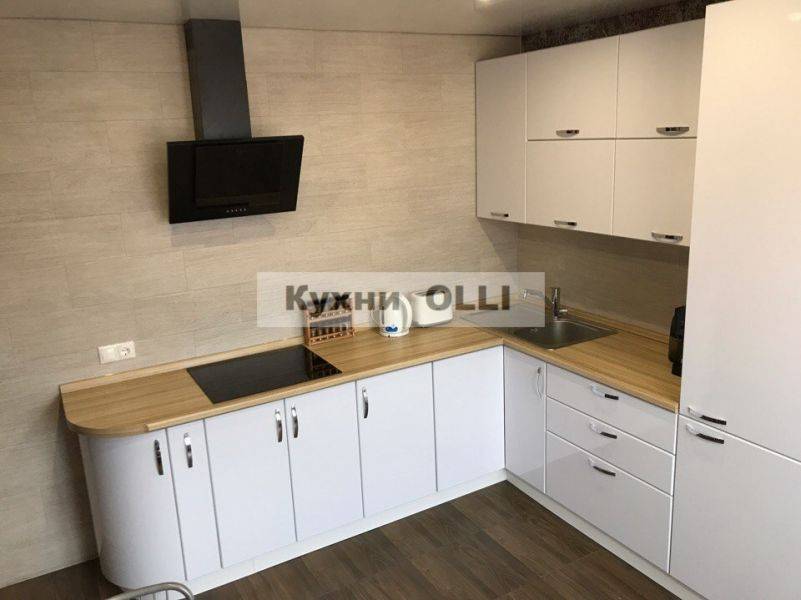 белая угловая кухня в Армавире